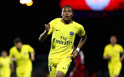 TVT体育焦点-C罗任意球划出美妙弧线